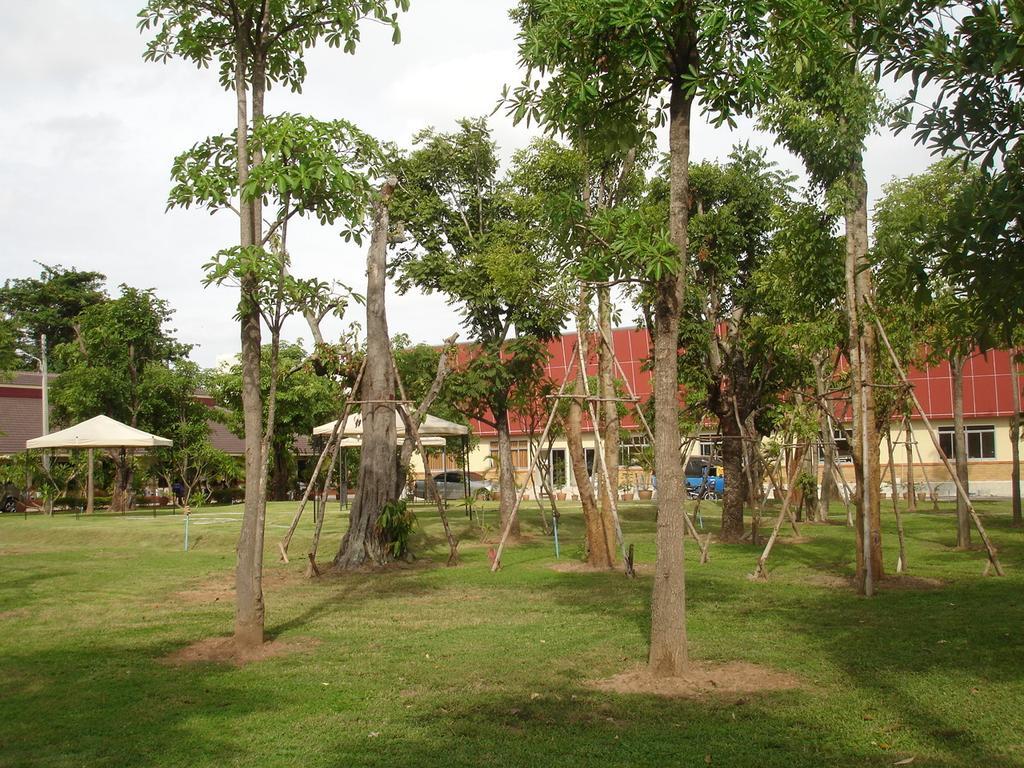 The Park Hotel Phitsanulok Buitenkant foto